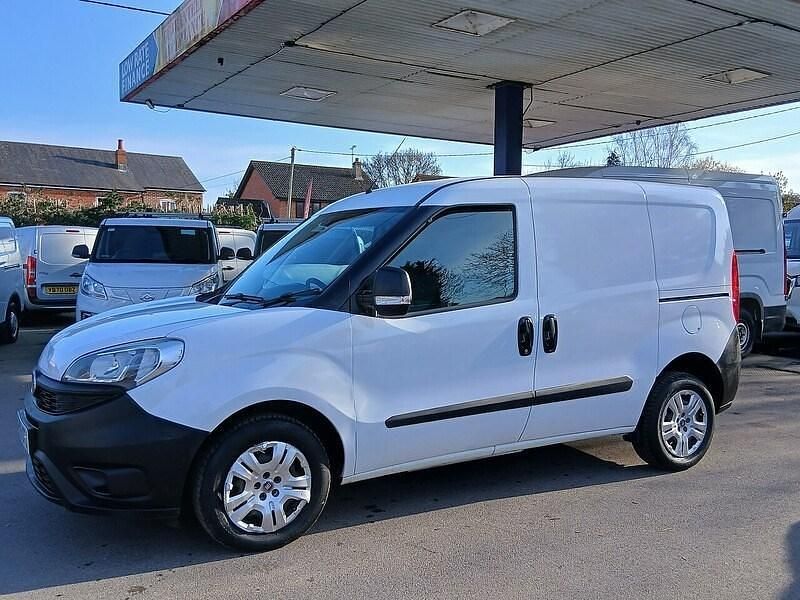 Used Fiat Doblò 90 HP (66 kW) 2015 White MPV