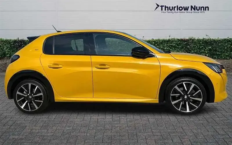 Used Peugeot 208 Premium 131 HP (96 kW) 2022 Yellow Hatchback