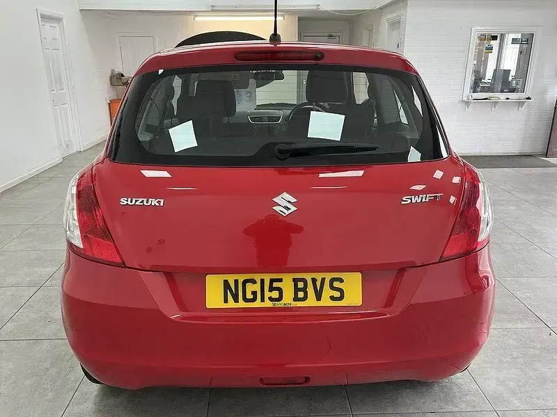 Used Suzuki Swift 2015 Red Hatchback