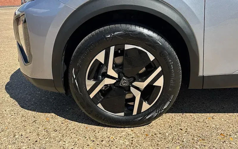 Used Peugeot e-2008 Allure 100 kW (136 HP) 2025 Grey SUV