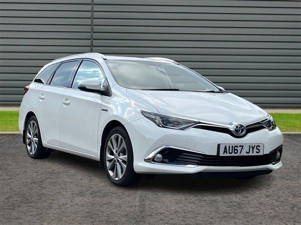 White Used 2017 Toyota Auris Estate | £11,995 (Fair price) - Image 1/1