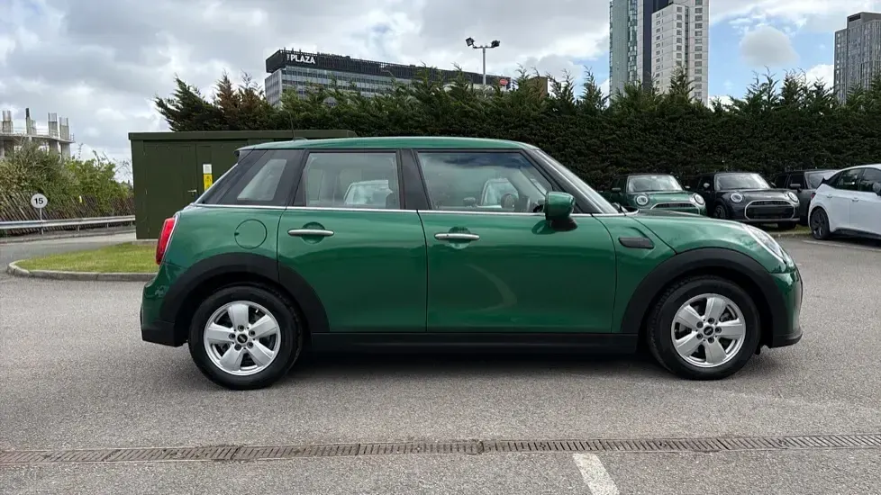 Used Mini Cooper Classic 134 HP (98 kW) 2022 Green Hatchback