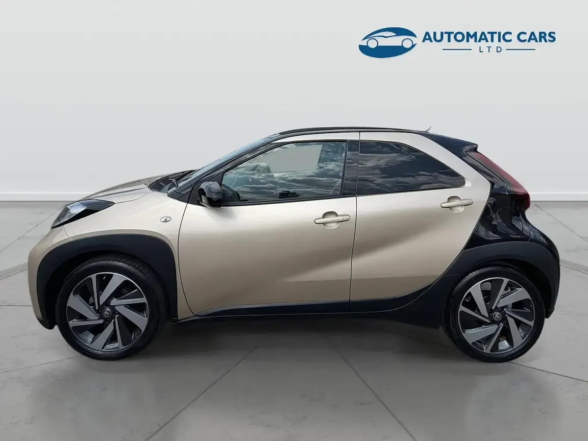 Used Toyota Aygo X 72 HP (52 kW) 2024 Beige SUV