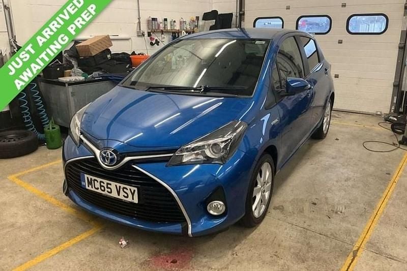 Used Toyota Yaris Hybrid Sport 2015
