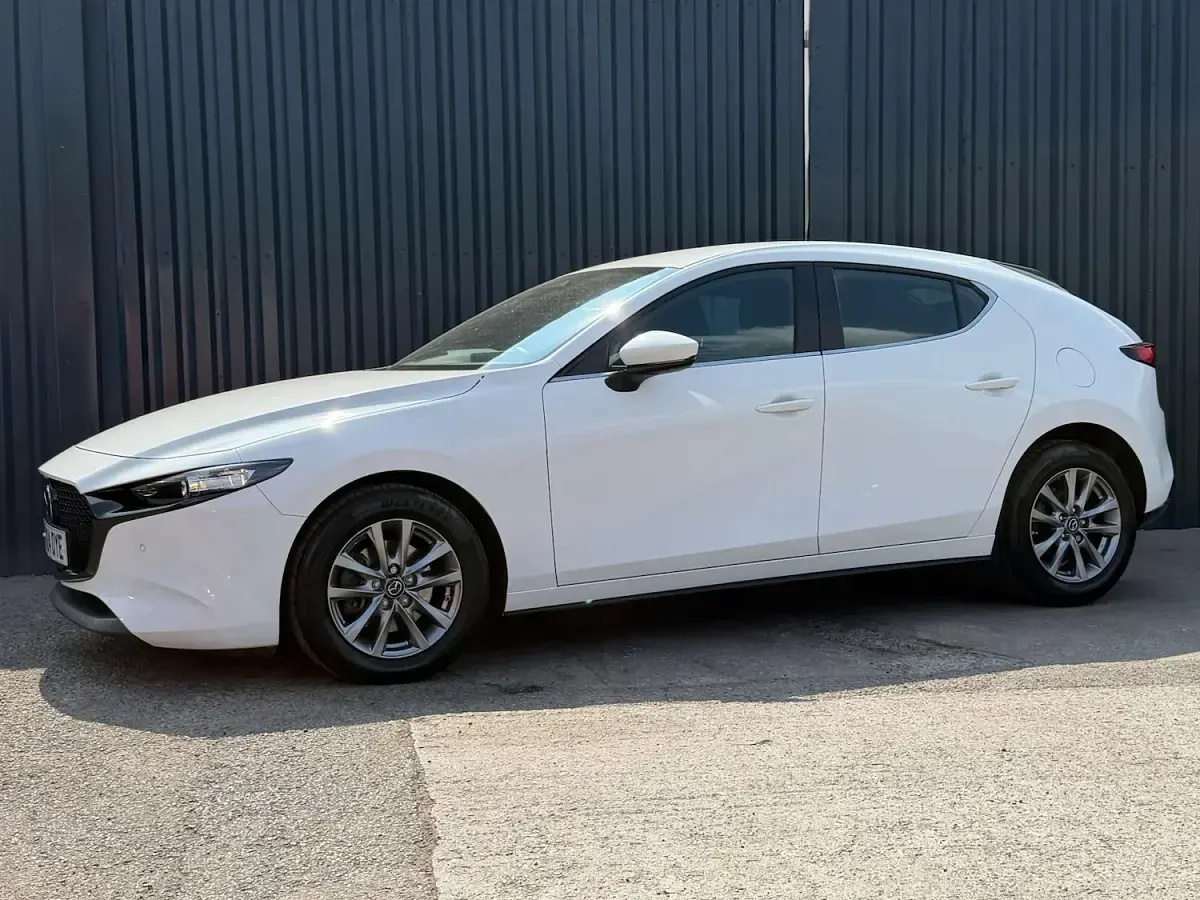 Used Mazda 3 Center-Line 122 HP (89 kW) 2024 White Hatchback