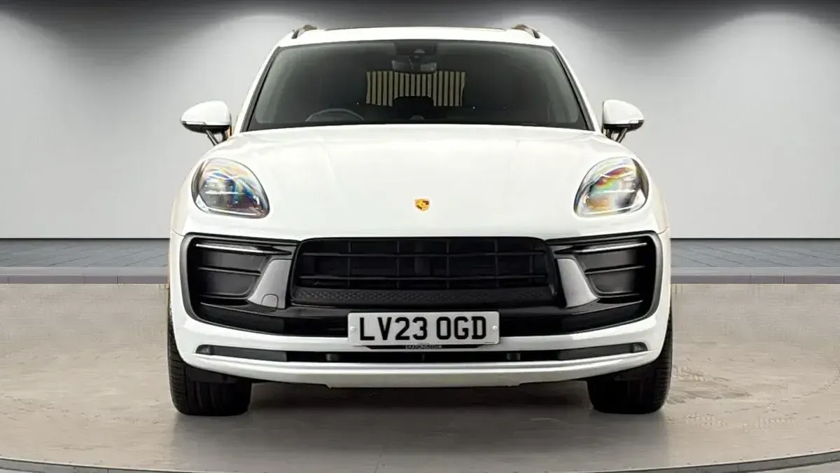 Used Porsche Macan 265 HP (194 kW) 2023 Carrara white SUV