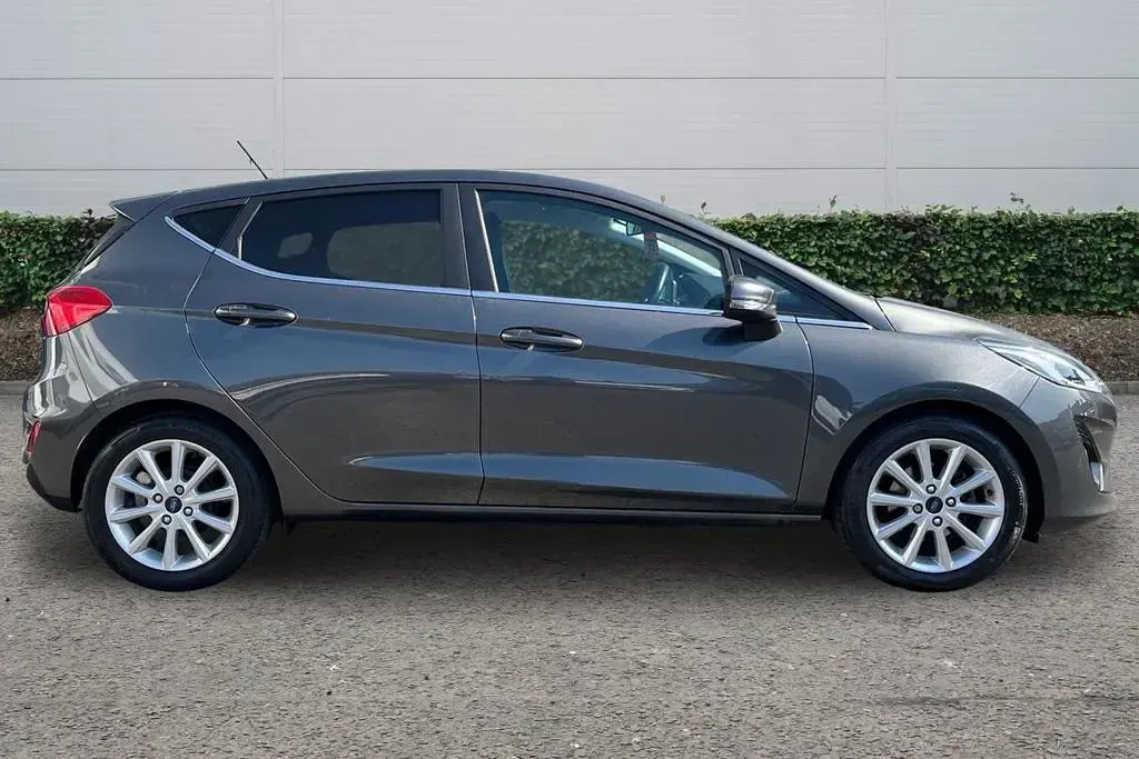 Usado Ford Fiesta Titanium 2018 Cinzento Citadino