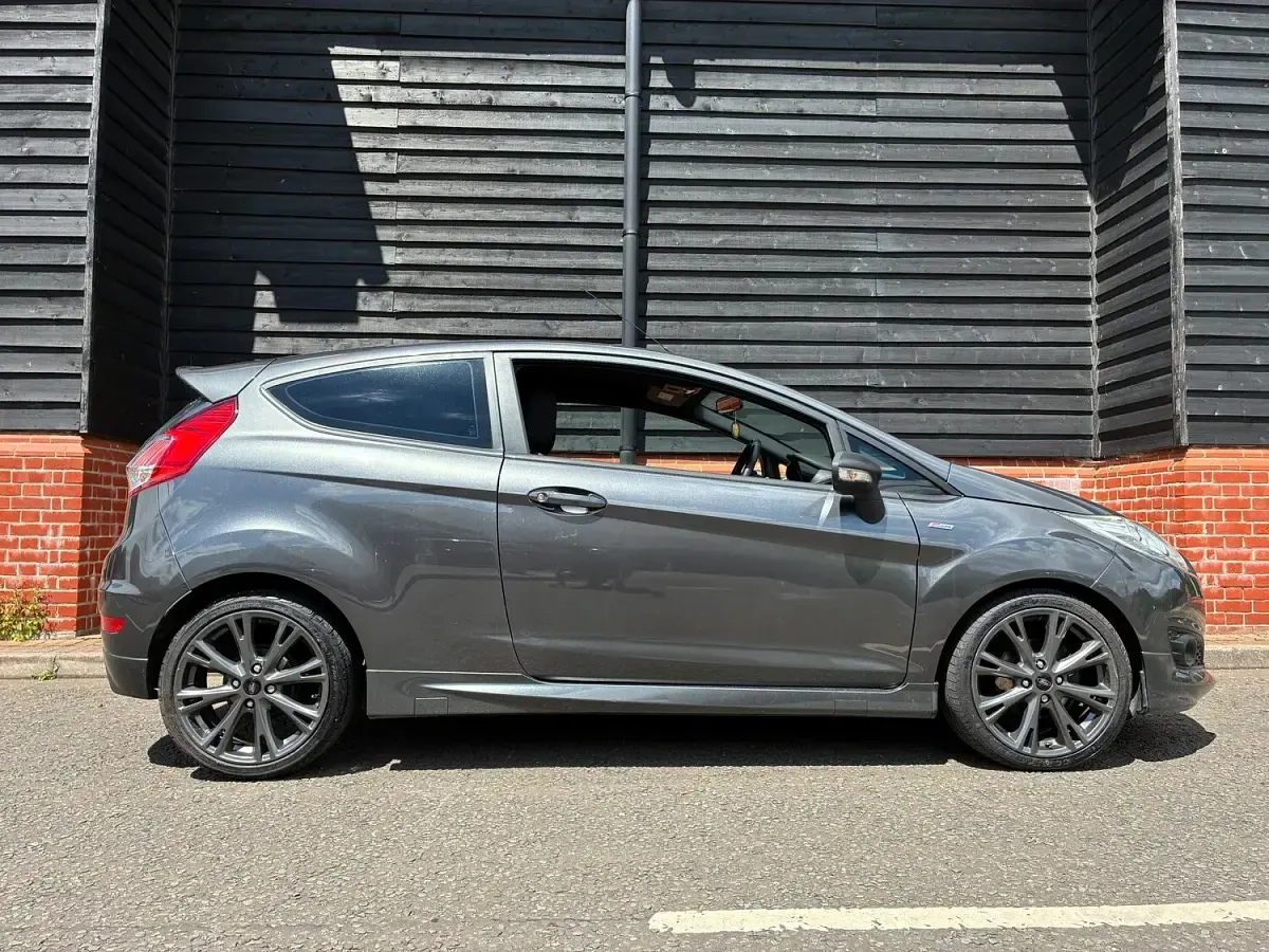 Used Ford Fiesta ST-Line 140 HP (102 kW) 2016 Grey Hatchback
