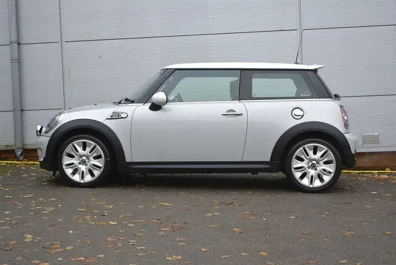 Usado Mini Cooper S Hatch 175 CV (128 kW) 2009 Plateado Utilitario