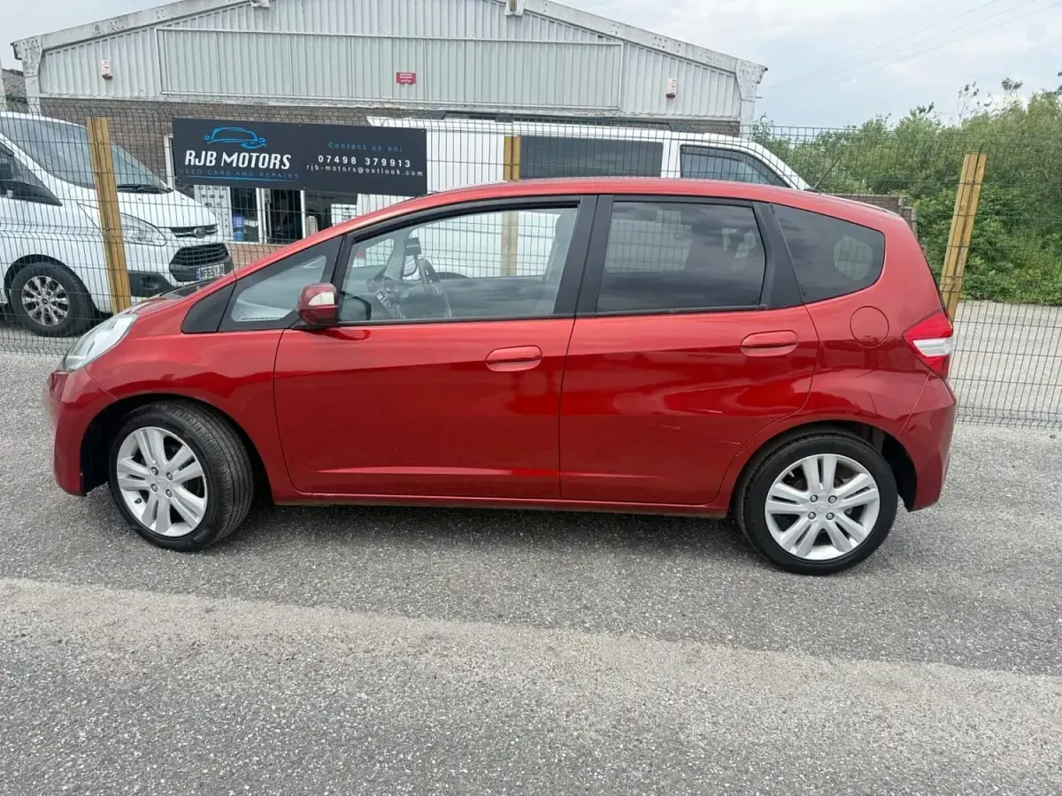 Used Honda Jazz ES 2015 Red Hatchback