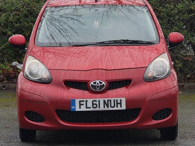 Used Toyota Aygo 68 HP (50 kW) 2011 Red Hatchback