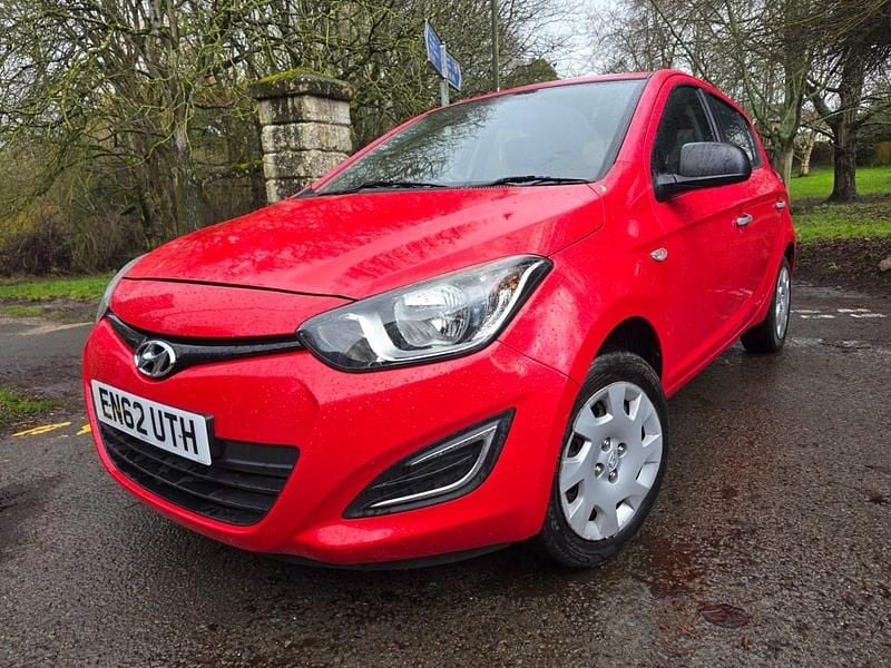 Red Used 2013 Hyundai i20 Classic Hatchback | £2,695 (Good price) - Image 1/4