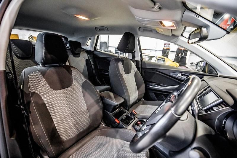 Used Vauxhall Grandland X S 130 HP (95 kW) 2018 Mauve/purple SUV