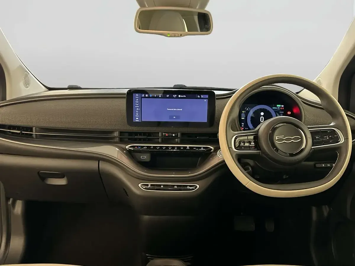 Usado Fiat 500e La Prima 86 kW (118 HP) 2023 Cinzento Citadino