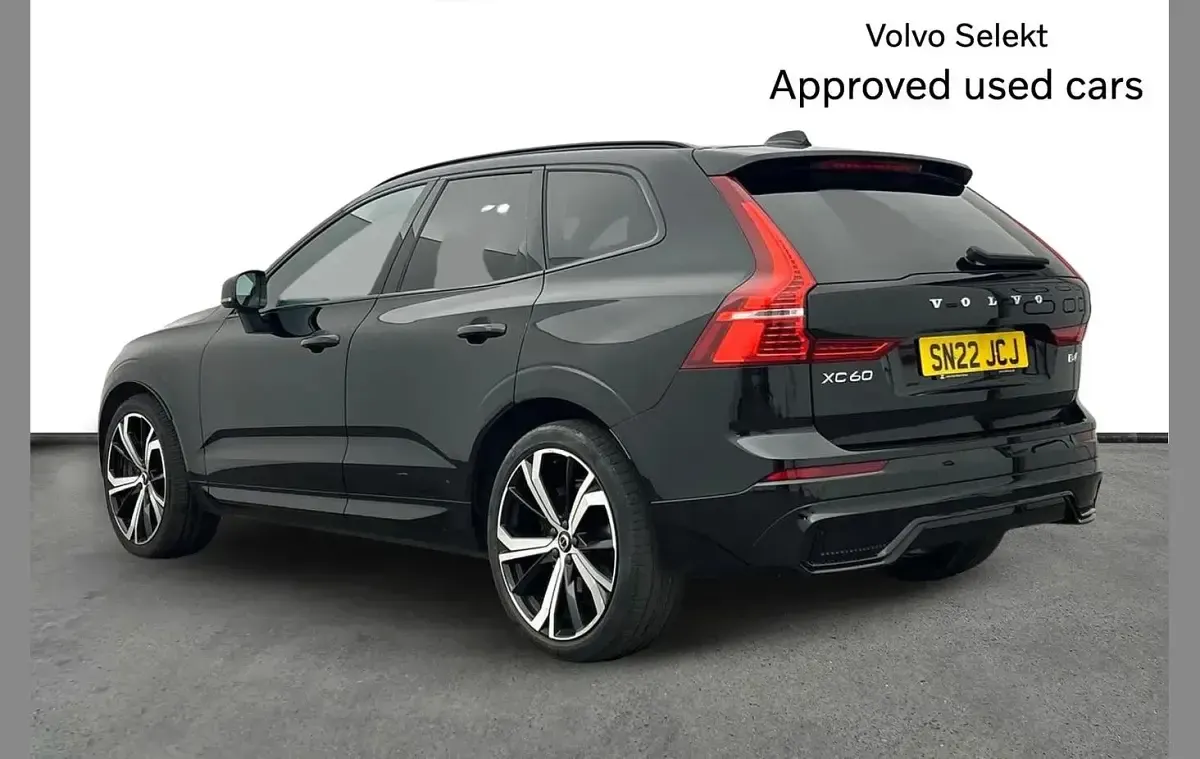Used Volvo XC60 R-Design Pro 194 HP (142 kW) 2022 Black SUV