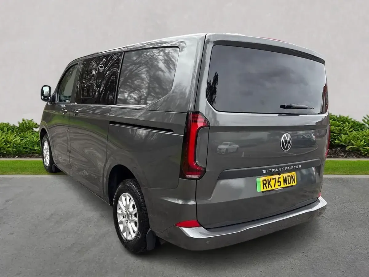 Usado VW Transporter Pro 160 kW (218 HP) 2025 Cinzento Van