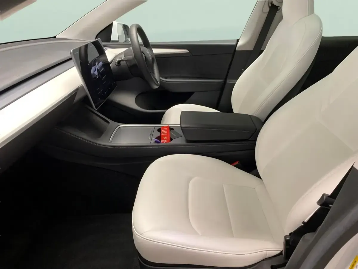 Used Tesla Model Y Long Range AWD 378 kW (514 HP) 2022 White SUV