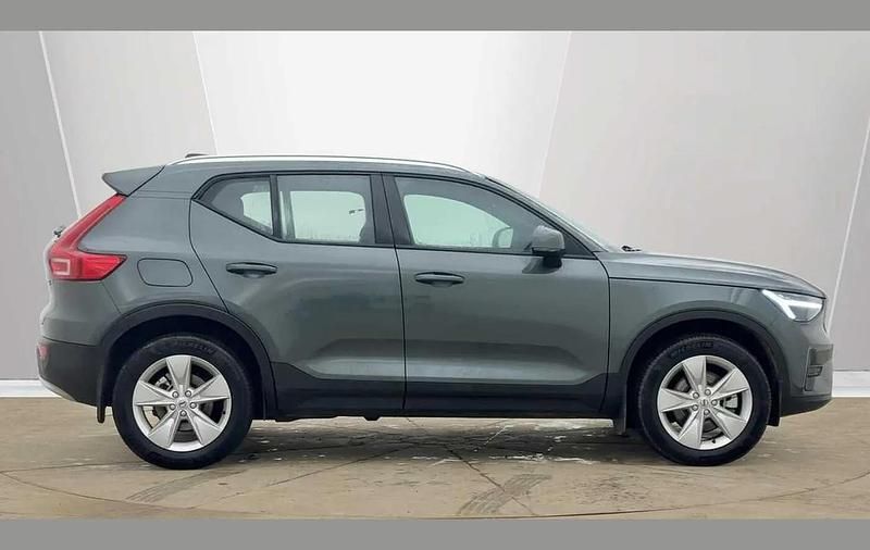 New Volvo XC40 Core 161 HP (118 kW) 2025 Green SUV