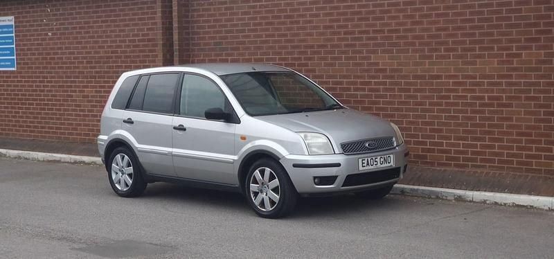 Used Ford Fusion 2005 Silver Hatchback