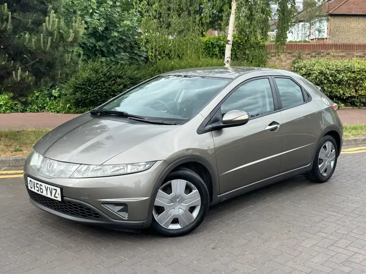 Używany Honda Civic S 2006 Szary Hatchback