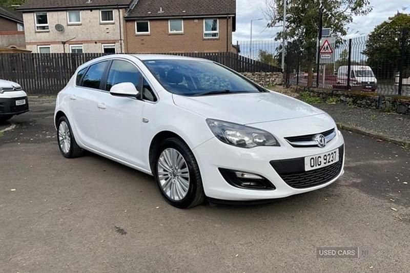 White Used 2016 Vauxhall Astra Excite Hatchback | £4,950 (Good price) - Image 1/1