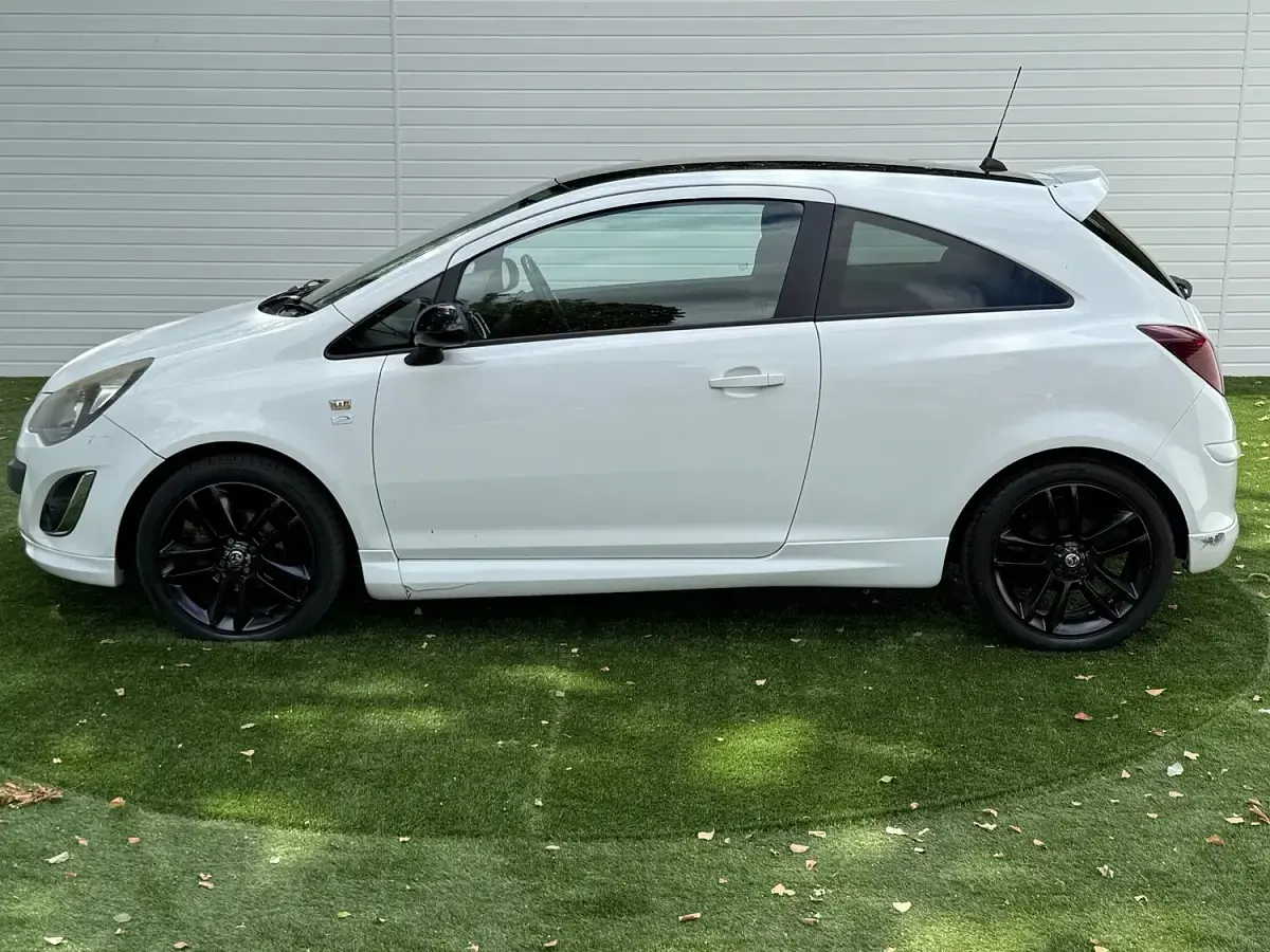 Used Vauxhall Corsa Edition 2013 White Hatchback