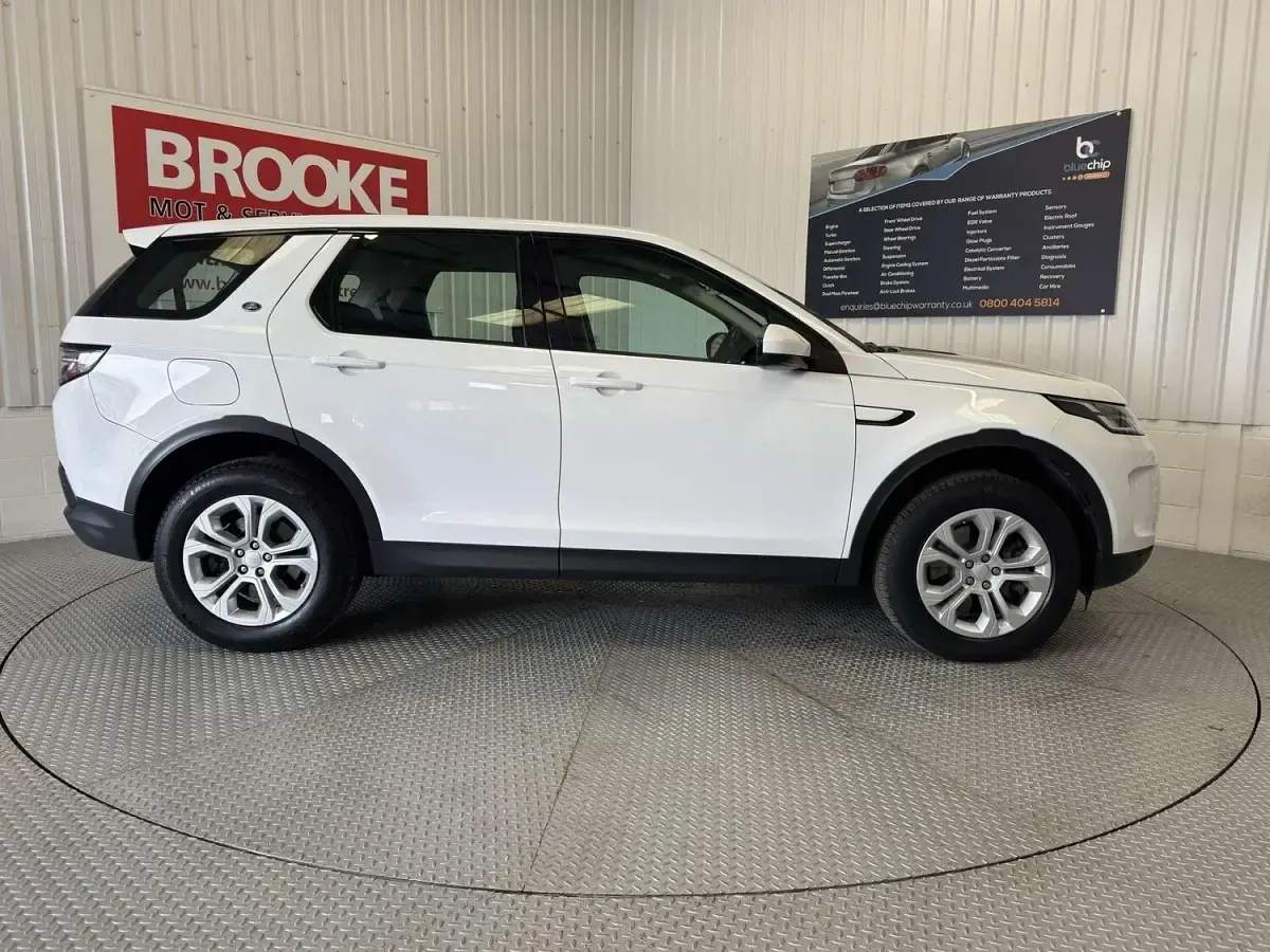 Used Land Rover Discovery Sport S 180 HP (132 kW) 2019 White SUV