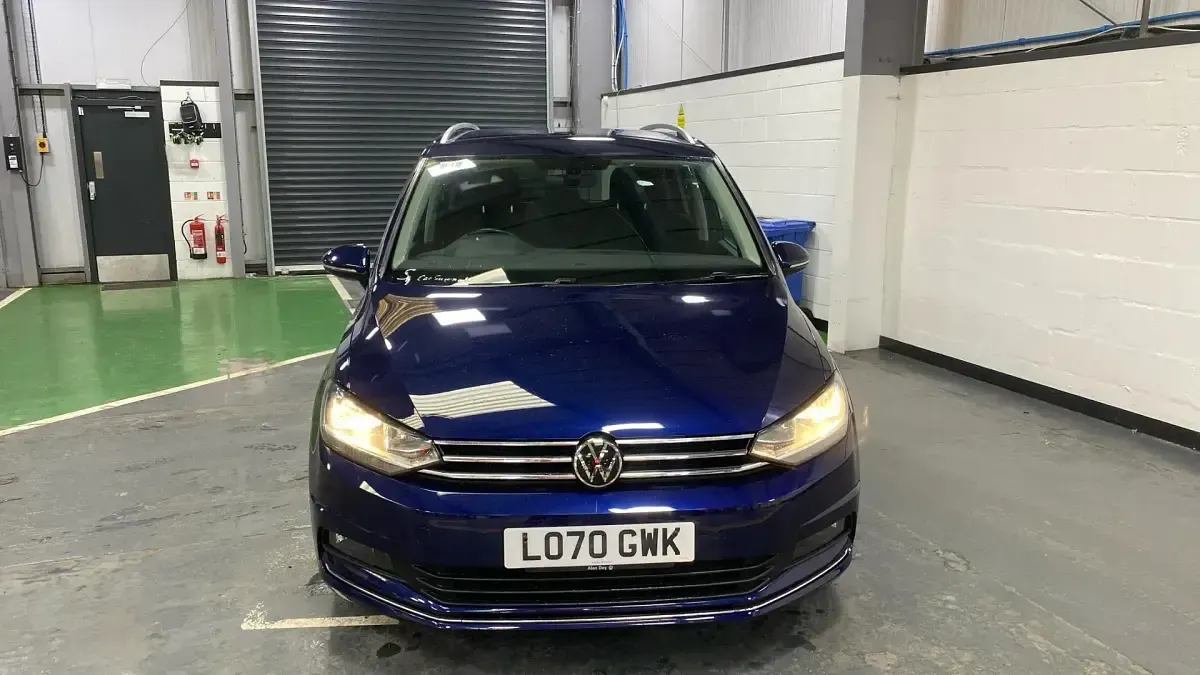 Used VW Touran SEL 150 HP (110 kW) 2021 Blue MPV