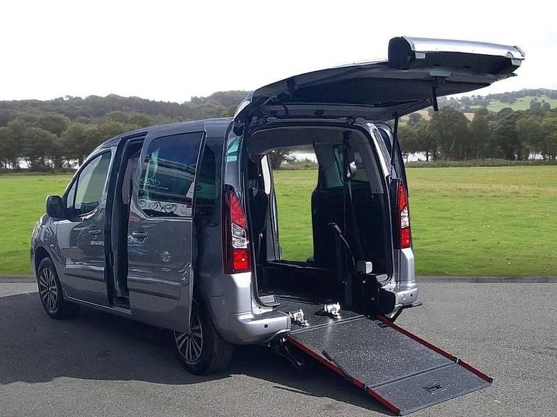 Used Peugeot Partner Tepee Allure 100 HP (73 kW) 2018 Grey MPV