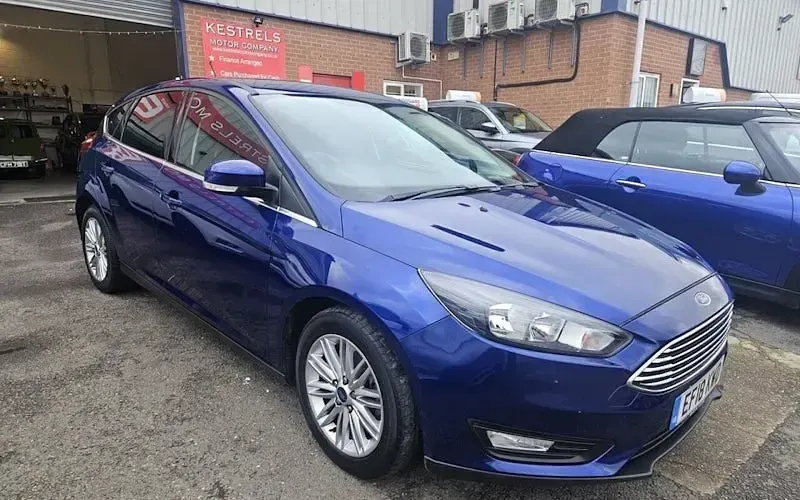 Used Ford Focus Zetec 125 HP (91 kW) 2017 Blue Hatchback