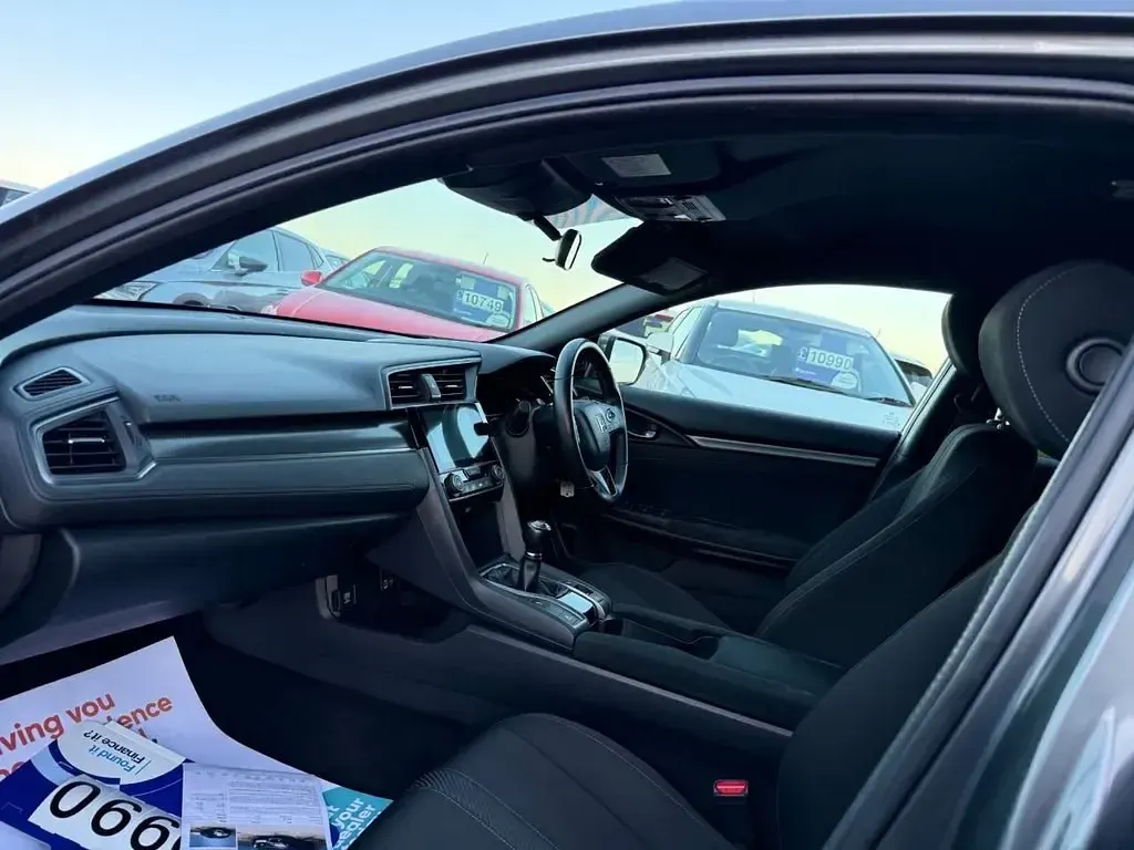 Używany Honda Civic SR 126 KM (92 kW) 2019 Szary Hatchback