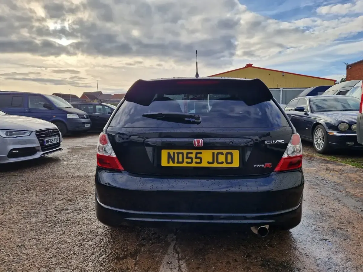 Begagnad Honda Civic Type R 197 HK (144 kW) 2005 Svart Halvkombi