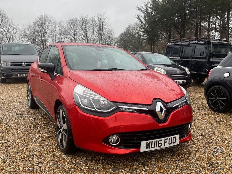 Used Renault Clio IV Dynamique 90 HP (66 kW) 2016 Red Hatchback