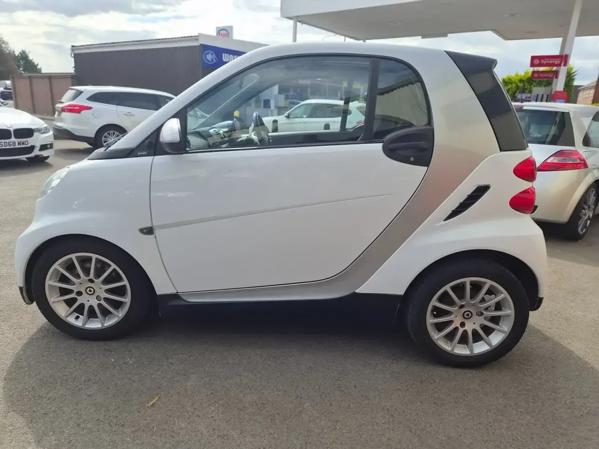 Used Smart ForTwo Coupé Passion 54 HP (39 kW) 2012 White Coupe