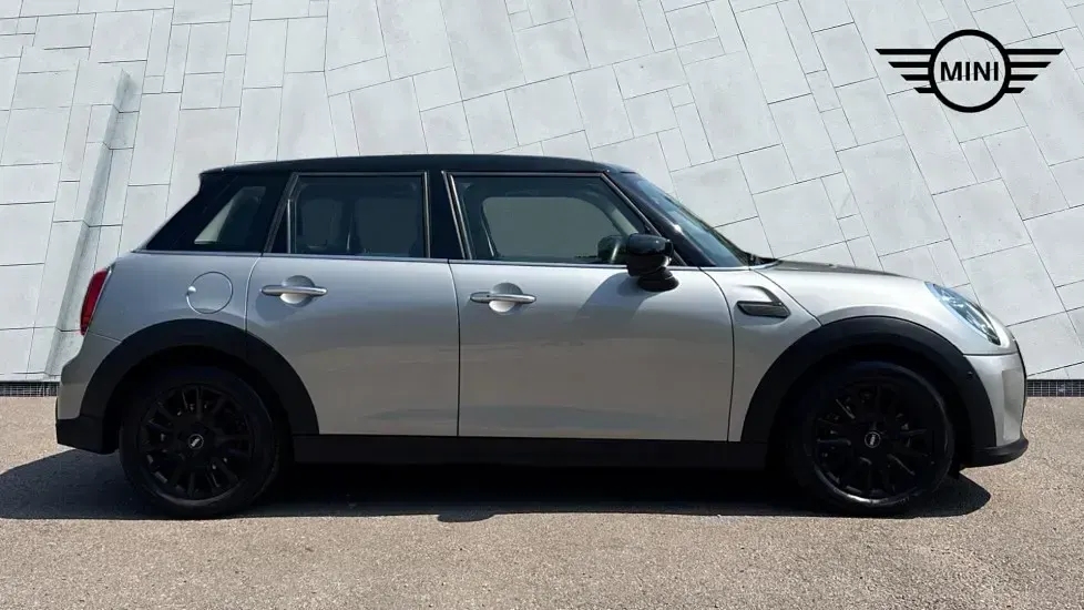 Used Mini Cooper Classic 134 HP (98 kW) 2023 Silver Hatchback