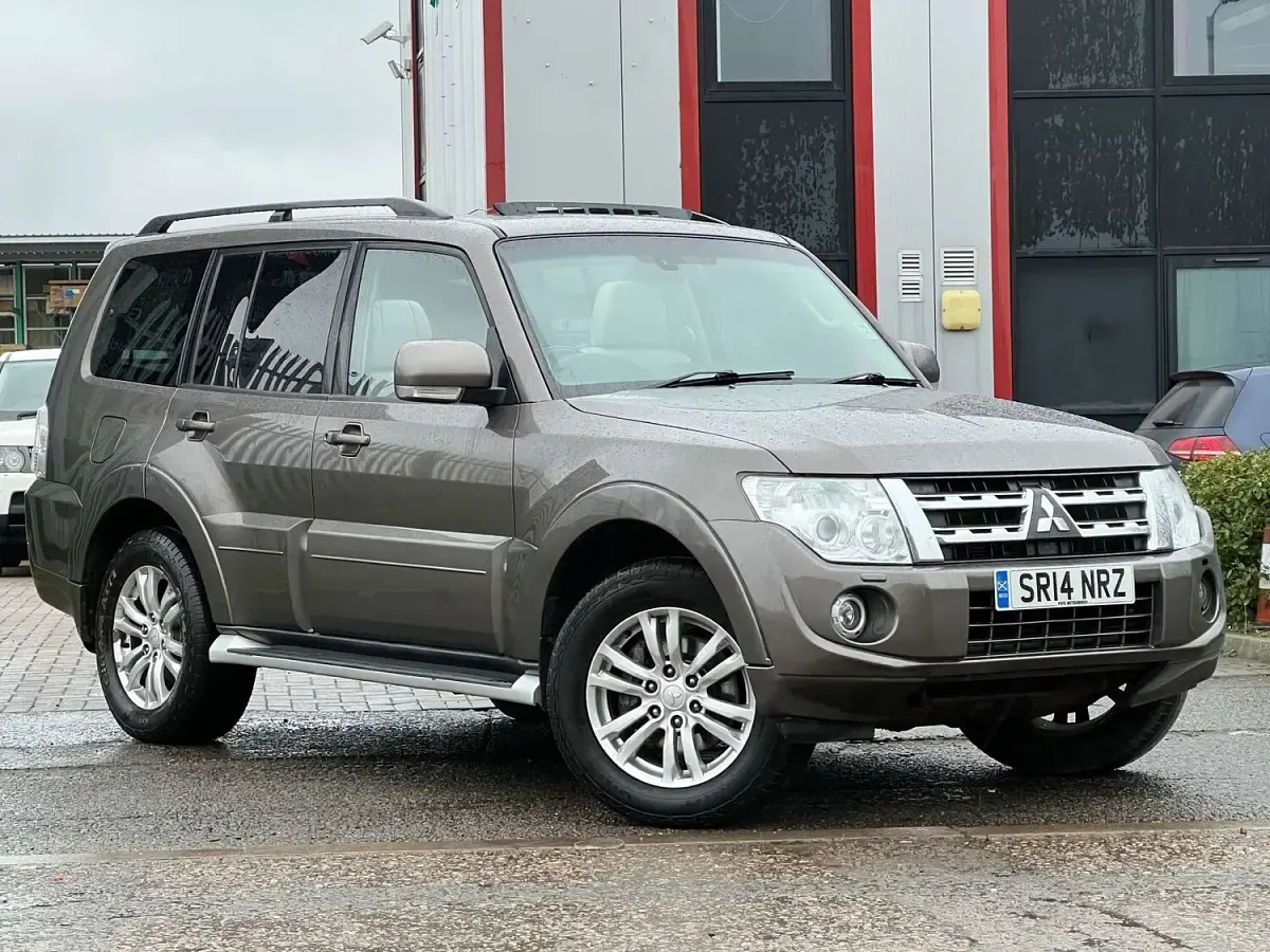 Used Mitsubishi Shogun 197 HP (144 kW) 2014 Brown SUV