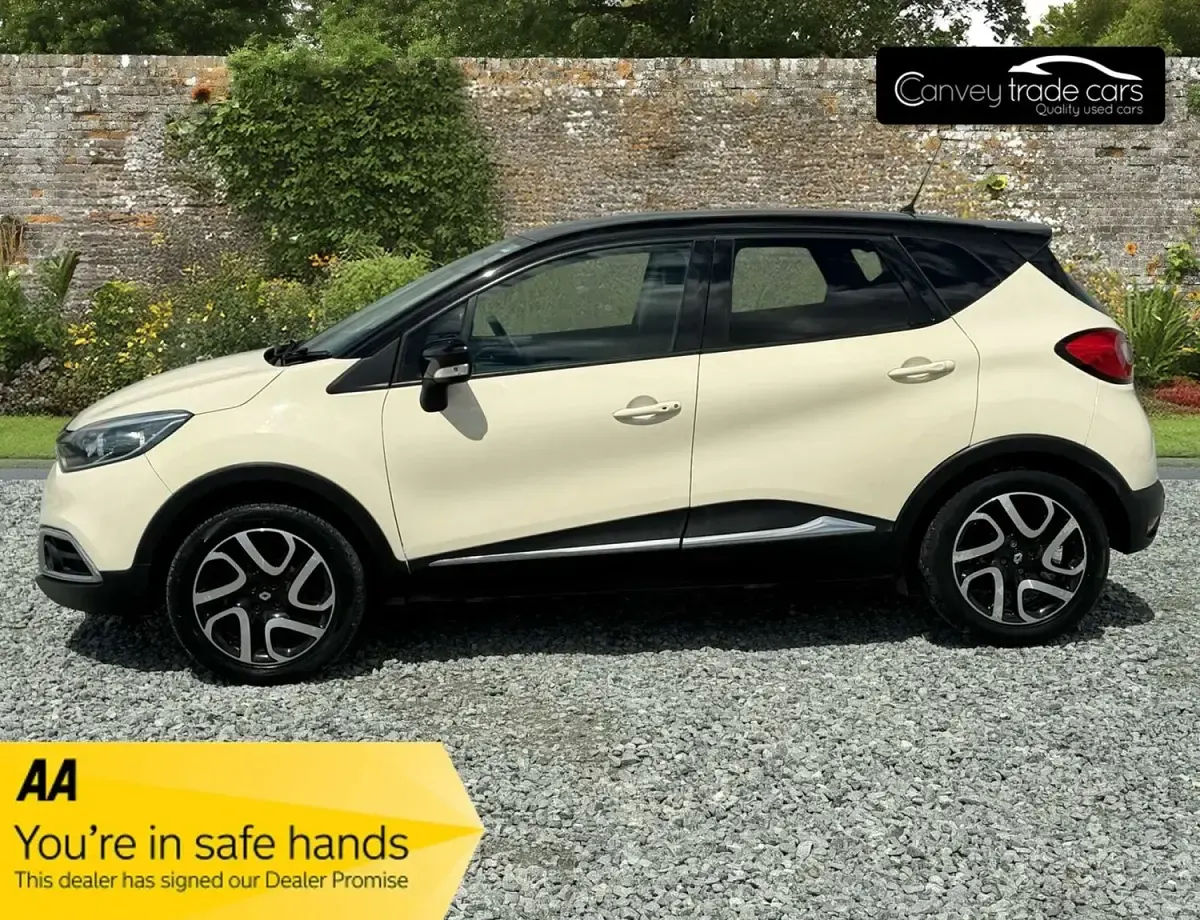 Used Renault Captur Dynamique 90 HP (66 kW) 2014 Cream and black SUV