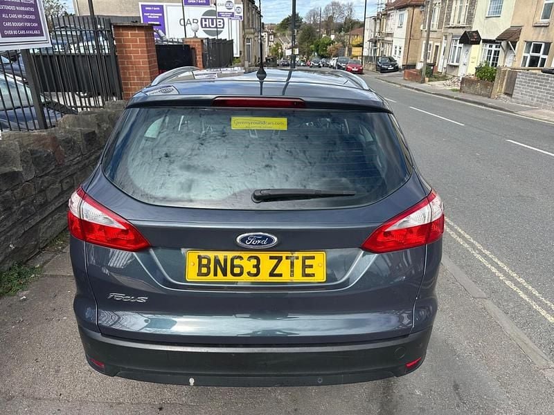 Used Ford Focus Zetec 105 HP (77 kW) 2013 Grey Estate