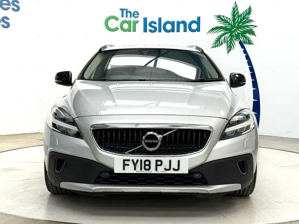 Used Volvo V40 Pro 150 HP (110 kW) 2018 Hatchback
