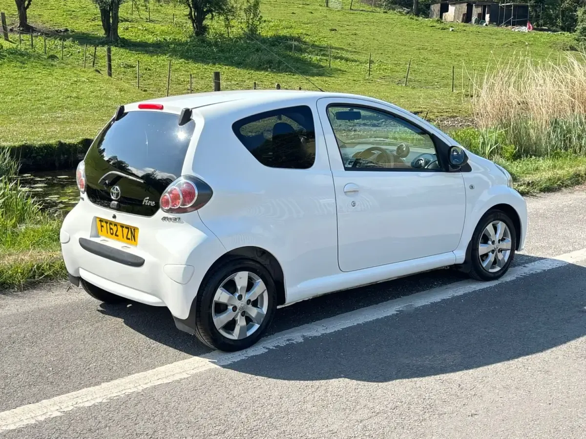 Usado Toyota Aygo 2013 Branco Citadino