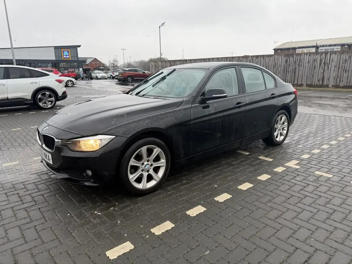 Usado BMW 316 2012 Negro Berlina