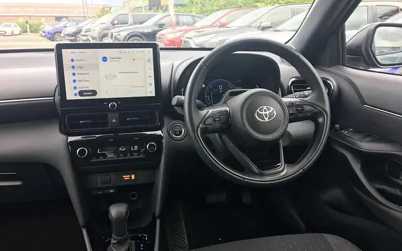 Used Toyota Yaris Cross Design 116 HP (85 kW) 2026 Green SUV