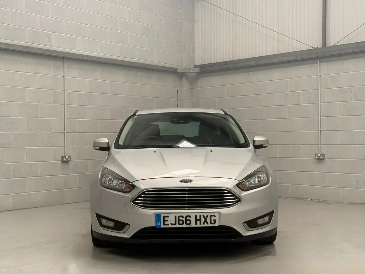 Used Ford Focus Titanium 120 HP (88 kW) 2016 Silver Hatchback