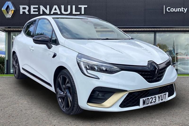 White Used 2023 Renault Clio V Engineered Hatchback | £14,995 (Fair price) - Image 1/1