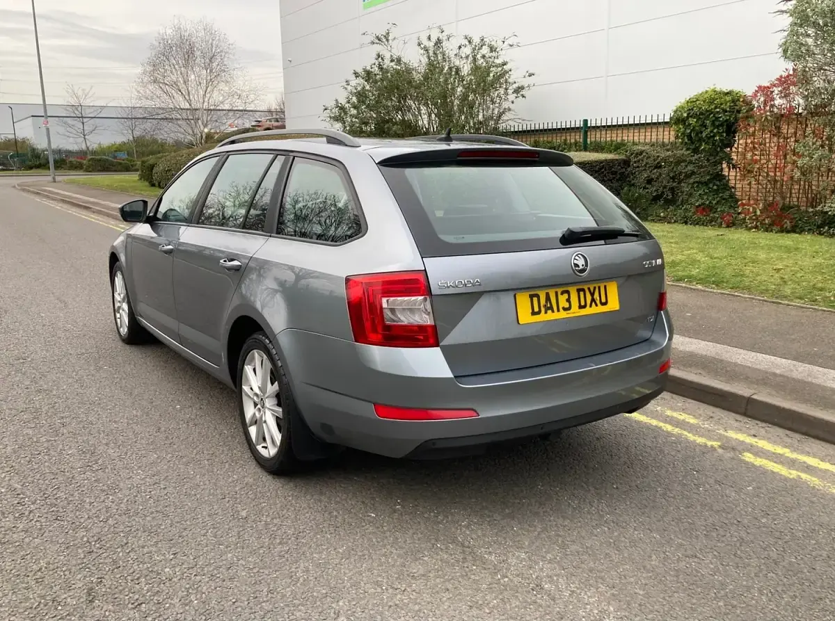 Used Skoda Octavia Elegance 105 HP (77 kW) 2013 Grey Estate