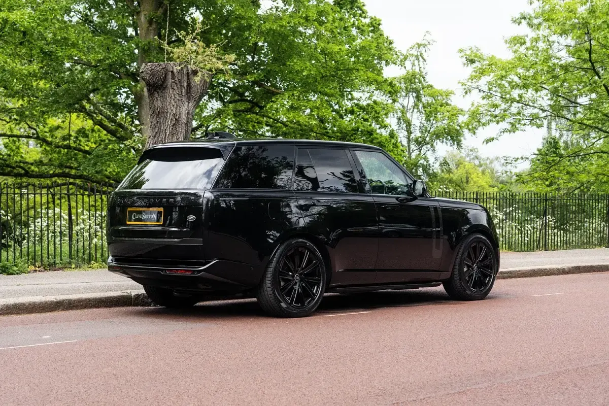 Used Land Rover Range Rover HSE 440 HP (323 kW) 2023 Black SUV