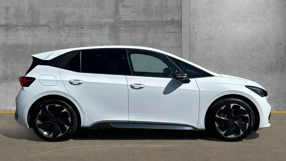 Begagnad Cupra Born e-Boost 169 kW (231 HK) 2026 Vit Halvkombi
