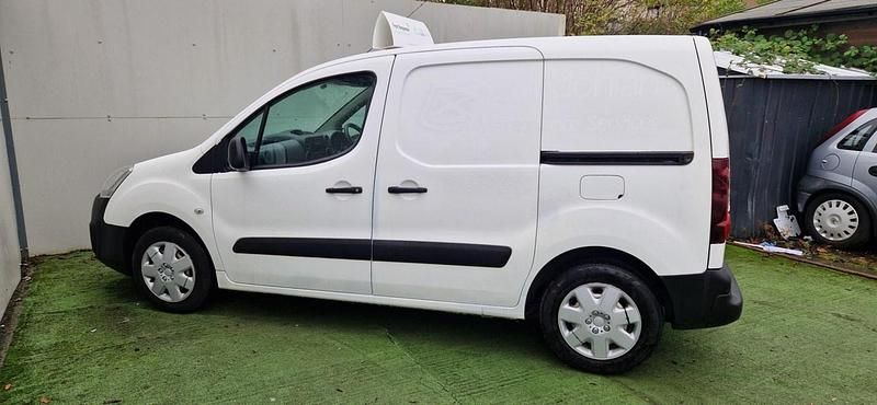 Used Citroën Berlingo 75 HP (55 kW) 2016 White MPV