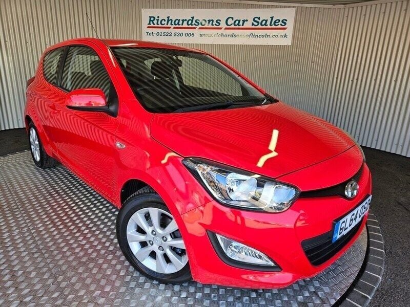 Red Used 2014 Hyundai i20 Active Hatchback | £4,500 (Good price) - Image 1/4