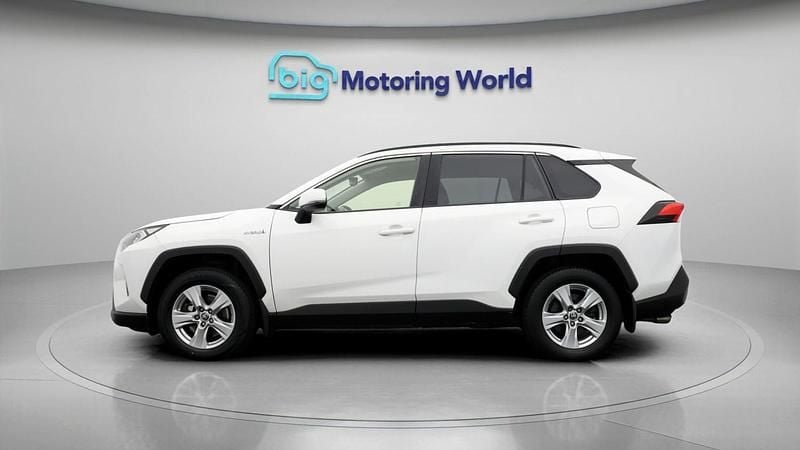 Used Toyota RAV4 Hybrid 215 HP (158 kW) 2021 White SUV